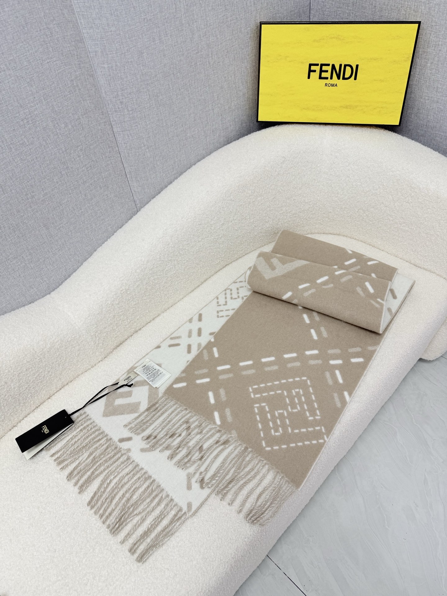 🆕 P🆕 。F家。【高克重-双面围巾】免代购!极品!灰常厚实!Fendi今年最火的围巾!全世界都在抢的老花FF字母款!主 🆕 P🆕 。F家。【高克重-双面围巾】免代购!极品!灰常厚实!Fendi今年最火的围巾!全世界都在抢的老花FF字母款!主