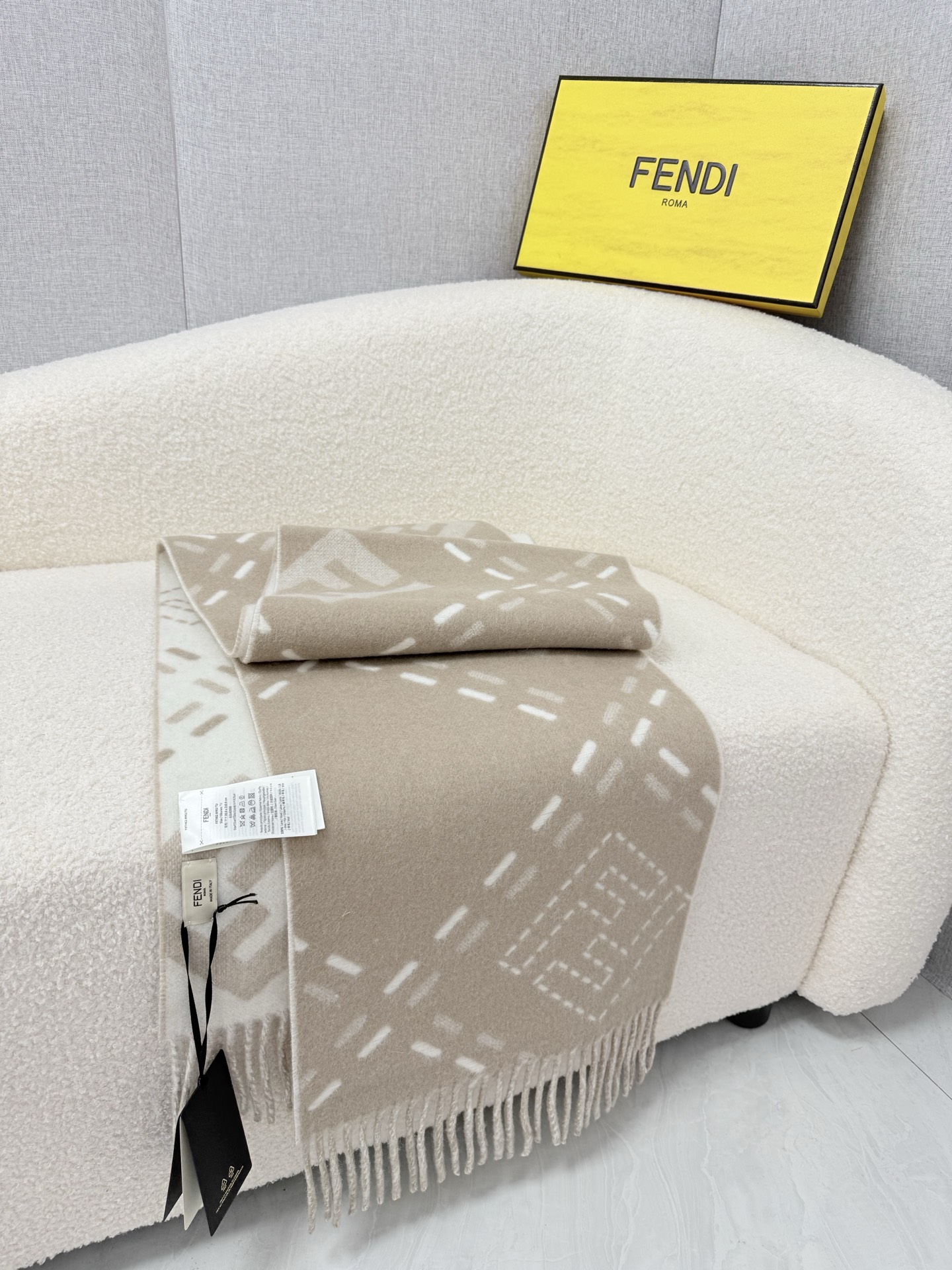 🆕 P🆕 。F家。【高克重-双面围巾】免代购!极品!灰常厚实!Fendi今年最火的围巾!全世界都在抢的老花FF字母款!主 🆕 P🆕 。F家。【高克重-双面围巾】免代购!极品!灰常厚实!Fendi今年最火的围巾!全世界都在抢的老花FF字母款!主