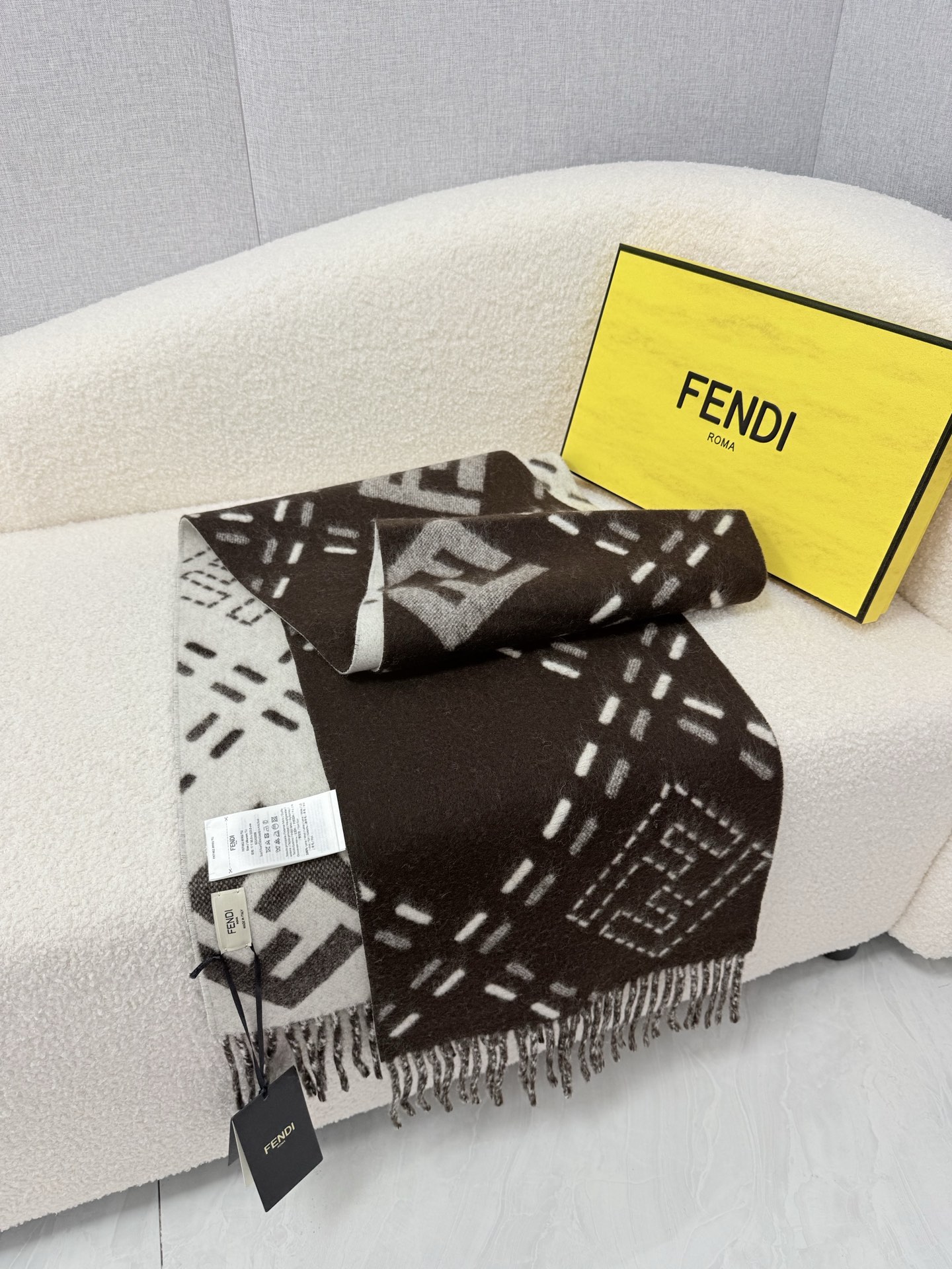 🆕 P🆕 。F家。【高克重-双面围巾】免代购!极品!灰常厚实!Fendi今年最火的围巾!全世界都在抢的老花FF字母款!主 🆕 P🆕 。F家。【高克重-双面围巾】免代购!极品!灰常厚实!Fendi今年最火的围巾!全世界都在抢的老花FF字母款!主