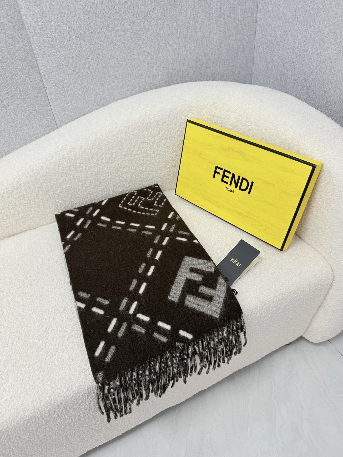 🆕 P🆕 。F家。【高克重-双面围巾】免代购!极品!灰常厚实!Fendi今年最火的围巾!全世界都在抢的老花FF字母款!主 🆕 P🆕 。F家。【高克重-双面围巾】免代购!极品!灰常厚实!Fendi今年最火的围巾!全世界都在抢的老花FF字母款!主