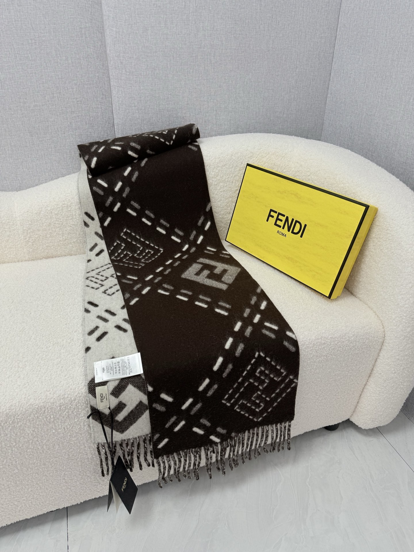 🆕 P🆕 。F家。【高克重-双面围巾】免代购!极品!灰常厚实!Fendi今年最火的围巾!全世界都在抢的老花FF字母款!主 🆕 P🆕 。F家。【高克重-双面围巾】免代购!极品!灰常厚实!Fendi今年最火的围巾!全世界都在抢的老花FF字母款!主