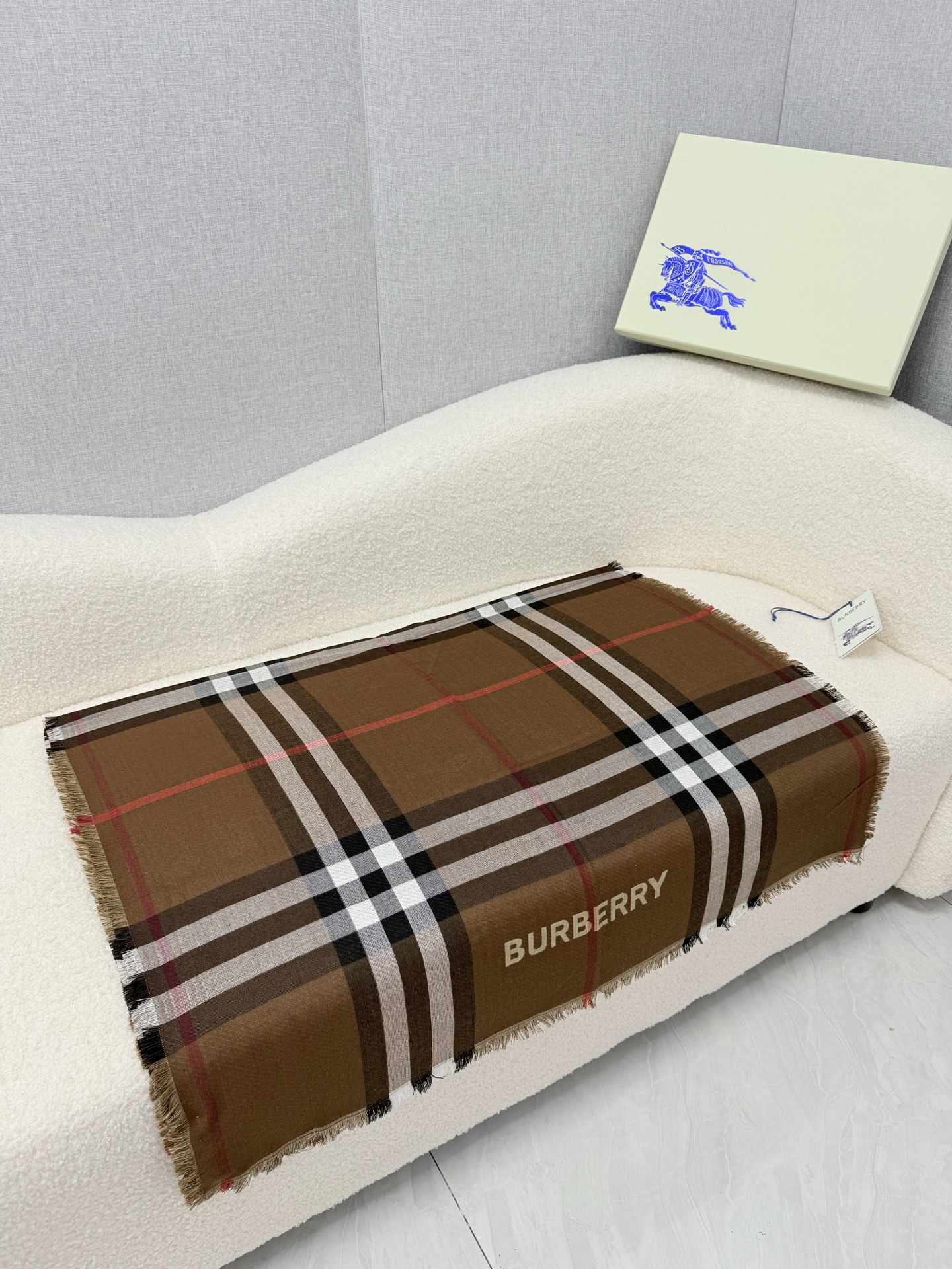🆕 P🆕 。Bu家。 Bur难得尾单,Qc盯了一个月才拿出来的重磅极品好货,国内专柜没上的款,牛气满满TB系列限量款❗️ 🆕 P🆕 。Bu家。 Bur难得尾单,Qc盯了一个月才拿出来的重磅极品好货,国内专柜没上的款,牛气满满TB系列限量款❗️
