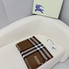 🆕 P🆕 。Bu家。 Bur难得尾单,Qc盯了一个月才拿出来的重磅极品好货,国内专柜没上的款,牛气满满TB系列限量款❗️ 🆕 P🆕 。Bu家。 Bur难得尾单,Qc盯了一个月才拿出来的重磅极品好货,国内专柜没上的款,牛气满满TB系列限量款❗️