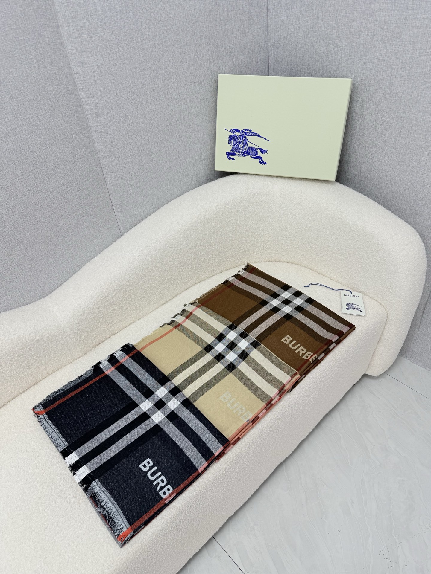 🆕 P🆕 。Bu家。 Bur难得尾单,Qc盯了一个月才拿出来的重磅极品好货,国内专柜没上的款,牛气满满TB系列限量款❗️ 🆕 P🆕 。Bu家。 Bur难得尾单,Qc盯了一个月才拿出来的重磅极品好货,国内专柜没上的款,牛气满满TB系列限量款❗️