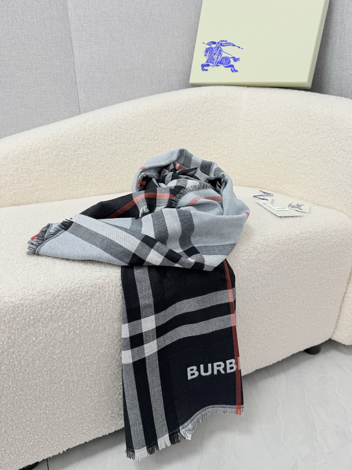 🆕 P🆕 。Bu家。 Bur难得尾单,Qc盯了一个月才拿出来的重磅极品好货,国内专柜没上的款,牛气满满TB系列限量款❗️ 🆕 P🆕 。Bu家。 Bur难得尾单,Qc盯了一个月才拿出来的重磅极品好货,国内专柜没上的款,牛气满满TB系列限量款❗️