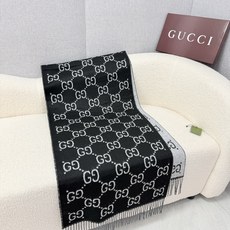 P。 Gu*ci最新ZG同步款‼️图案真的超级好看啊~就喜欢这种GG腔调!价格超级给力,福利推荐❤️ZG售k+❗️面料是 P。 Gu*ci最新ZG同步款‼️图案真的超级好看啊~就喜欢这种GG腔调!价格超级给力,福利推荐❤️ZG售k+❗️面料是