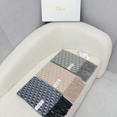 P。D家。超级推荐️ 【高版本-Do字母双面流苏长巾】 一面老花一面净版!爆款!专柜最新款式 双面羊绒 超百搭!超显气质 P。D家。超级推荐️ 【高版本-Do字母双面流苏长巾】 一面老花一面净版!爆款!专柜最新款式 双面羊绒 超百搭!超显气质