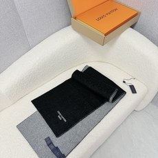 P。L家。【双面男士羊绒围巾】2个色!感觉有了它真心不会再爱了.QC手里扣下的.真正专柜正品.全部今年最新logo最新防 P。L家。【双面男士羊绒围巾】2个色!感觉有了它真心不会再爱了.QC手里扣下的.真正专柜正品.全部今年最新logo最新防