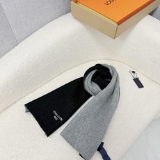 P。L家。【双面男士羊绒围巾】2个色!感觉有了它真心不会再爱了.QC手里扣下的.真正专柜正品.全部今年最新logo最新防 P。L家。【双面男士羊绒围巾】2个色!感觉有了它真心不会再爱了.QC手里扣下的.真正专柜正品.全部今年最新logo最新防
