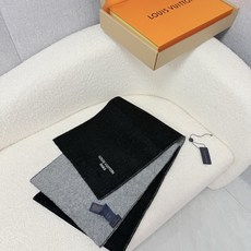 P。L家。【双面男士羊绒围巾】2个色!感觉有了它真心不会再爱了.QC手里扣下的.真正专柜正品.全部今年最新logo最新防 P。L家。【双面男士羊绒围巾】2个色!感觉有了它真心不会再爱了.QC手里扣下的.真正专柜正品.全部今年最新logo最新防