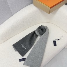 P。L家。【双面男士羊绒围巾】2个色!感觉有了它真心不会再爱了.QC手里扣下的.真正专柜正品.全部今年最新logo最新防 P。L家。【双面男士羊绒围巾】2个色!感觉有了它真心不会再爱了.QC手里扣下的.真正专柜正品.全部今年最新logo最新防