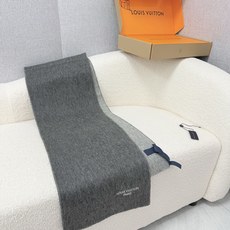P。L家。【双面男士羊绒围巾】2个色!感觉有了它真心不会再爱了.QC手里扣下的.真正专柜正品.全部今年最新logo最新防 P。L家。【双面男士羊绒围巾】2个色!感觉有了它真心不会再爱了.QC手里扣下的.真正专柜正品.全部今年最新logo最新防