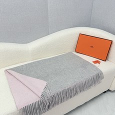 P。HERMES。【H经典双面大披肩-驼色配杏色】专柜1:1原版!Hermēs今年必须收的款【双色羊绒披肩】这批货为香港 P。HERMES。【H经典双面大披肩-驼色配杏色】专柜1:1原版!Hermēs今年必须收的款【双色羊绒披肩】这批货为香港