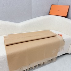 P。HERMES。【H经典双面大披肩-驼色配杏色】专柜1:1原版!Hermēs今年必须收的款【双色羊绒披肩】这批货为香港 P。HERMES。【H经典双面大披肩-驼色配杏色】专柜1:1原版!Hermēs今年必须收的款【双色羊绒披肩】这批货为香港