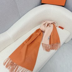 P。HERMES。【H经典双面大披肩-驼色配杏色】专柜1:1原版!Hermēs今年必须收的款【双色羊绒披肩】这批货为香港 P。HERMES。【H经典双面大披肩-驼色配杏色】专柜1:1原版!Hermēs今年必须收的款【双色羊绒披肩】这批货为香港