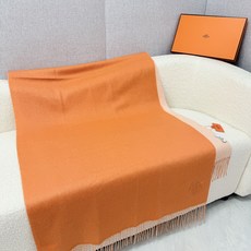 P。HERMES。【H经典双面大披肩-驼色配杏色】专柜1:1原版!Hermēs今年必须收的款【双色羊绒披肩】这批货为香港 P。HERMES。【H经典双面大披肩-驼色配杏色】专柜1:1原版!Hermēs今年必须收的款【双色羊绒披肩】这批货为香港