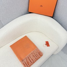 P。HERMES。【H经典双面大披肩-驼色配杏色】专柜1:1原版!Hermēs今年必须收的款【双色羊绒披肩】这批货为香港 P。HERMES。【H经典双面大披肩-驼色配杏色】专柜1:1原版!Hermēs今年必须收的款【双色羊绒披肩】这批货为香港