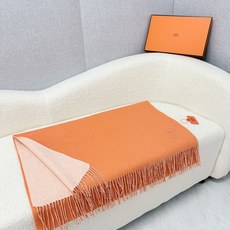 P。HERMES。【H经典双面大披肩-驼色配杏色】专柜1:1原版!Hermēs今年必须收的款【双色羊绒披肩】这批货为香港 P。HERMES。【H经典双面大披肩-驼色配杏色】专柜1:1原版!Hermēs今年必须收的款【双色羊绒披肩】这批货为香港