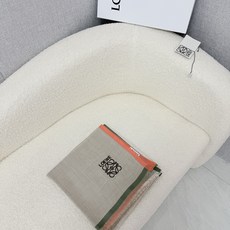 P。LOEWE。最新秋冬款,出口订单剩余!经典田字形四色拼色,完美对称风格设计 自带高贵气场 绝对是独有的魅力所在 简约 P。LOEWE。最新秋冬款,出口订单剩余!经典田字形四色拼色,完美对称风格设计 自带高贵气场 绝对是独有的魅力所在 简约