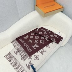 P。L家。【双面立体镂空提花围巾】这款围巾真的超绝!手感满分!不是传统的平面机织制品,而是凹凸有致的提花质感!一条围巾可 P。L家。【双面立体镂空提花围巾】这款围巾真的超绝!手感满分!不是传统的平面机织制品,而是凹凸有致的提花质感!一条围巾可