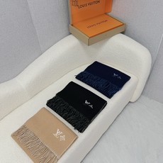 P。Louis Vuitton。 【刺绣羊绒围巾】怒赞自留,难得的高端男款!家属福利!L非常正的男士围巾~面料大爱,非常 P。Louis Vuitton。 【刺绣羊绒围巾】怒赞自留,难得的高端男款!家属福利!L非常正的男士围巾~面料大爱,非常