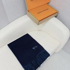 P。Louis Vuitton。 【刺绣羊绒围巾】怒赞自留,难得的高端男款!家属福利!L非常正的男士围巾~面料大爱,非常 P。Louis Vuitton。 【刺绣羊绒围巾】怒赞自留,难得的高端男款!家属福利!L非常正的男士围巾~面料大爱,非常