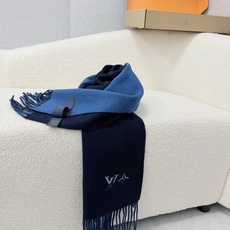 P。Louis Vuitton。 【刺绣羊绒围巾】怒赞自留,难得的高端男款!家属福利!L非常正的男士围巾~面料大爱,非常 P。Louis Vuitton。 【刺绣羊绒围巾】怒赞自留,难得的高端男款!家属福利!L非常正的男士围巾~面料大爱,非常