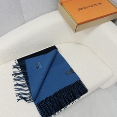 P。Louis Vuitton。 【刺绣羊绒围巾】怒赞自留,难得的高端男款!家属福利!L非常正的男士围巾~面料大爱,非常 P。Louis Vuitton。 【刺绣羊绒围巾】怒赞自留,难得的高端男款!家属福利!L非常正的男士围巾~面料大爱,非常