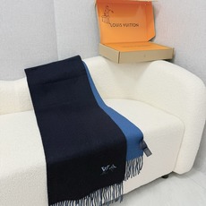 P。Louis Vuitton。 【刺绣羊绒围巾】怒赞自留,难得的高端男款!家属福利!L非常正的男士围巾~面料大爱,非常 P。Louis Vuitton。 【刺绣羊绒围巾】怒赞自留,难得的高端男款!家属福利!L非常正的男士围巾~面料大爱,非常