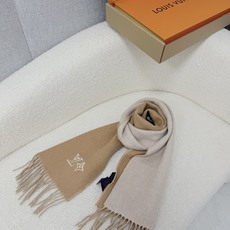 P。Louis Vuitton。 【刺绣羊绒围巾】怒赞自留,难得的高端男款!家属福利!L非常正的男士围巾~面料大爱,非常 P。Louis Vuitton。 【刺绣羊绒围巾】怒赞自留,难得的高端男款!家属福利!L非常正的男士围巾~面料大爱,非常
