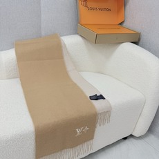 P。Louis Vuitton。 【刺绣羊绒围巾】怒赞自留,难得的高端男款!家属福利!L非常正的男士围巾~面料大爱,非常 P。Louis Vuitton。 【刺绣羊绒围巾】怒赞自留,难得的高端男款!家属福利!L非常正的男士围巾~面料大爱,非常