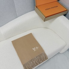 P。Louis Vuitton。 【刺绣羊绒围巾】怒赞自留,难得的高端男款!家属福利!L非常正的男士围巾~面料大爱,非常 P。Louis Vuitton。 【刺绣羊绒围巾】怒赞自留,难得的高端男款!家属福利!L非常正的男士围巾~面料大爱,非常