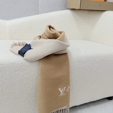 P。Louis Vuitton。 【刺绣羊绒围巾】怒赞自留,难得的高端男款!家属福利!L非常正的男士围巾~面料大爱,非常 P。Louis Vuitton。 【刺绣羊绒围巾】怒赞自留,难得的高端男款!家属福利!L非常正的男士围巾~面料大爱,非常