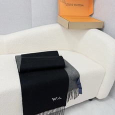 P。Louis Vuitton。 【刺绣羊绒围巾】怒赞自留,难得的高端男款!家属福利!L非常正的男士围巾~面料大爱,非常 P。Louis Vuitton。 【刺绣羊绒围巾】怒赞自留,难得的高端男款!家属福利!L非常正的男士围巾~面料大爱,非常