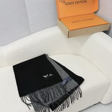P。Louis Vuitton。 【刺绣羊绒围巾】怒赞自留,难得的高端男款!家属福利!L非常正的男士围巾~面料大爱,非常 P。Louis Vuitton。 【刺绣羊绒围巾】怒赞自留,难得的高端男款!家属福利!L非常正的男士围巾~面料大爱,非常