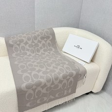 P。蔻驰。【高版】Coach经典C logo双面披肩也太好看了吧!不仅有颜值还有品质,97%羊毛+3%羊绒,手感超级软糯 P。蔻驰。【高版】Coach经典C logo双面披肩也太好看了吧!不仅有颜值还有品质,97%羊毛+3%羊绒,手感超级软糯