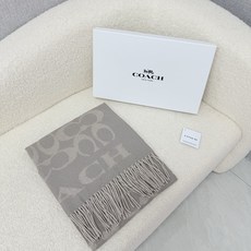 P。蔻驰。【高版】Coach经典C logo双面披肩也太好看了吧!不仅有颜值还有品质,97%羊毛+3%羊绒,手感超级软糯 P。蔻驰。【高版】Coach经典C logo双面披肩也太好看了吧!不仅有颜值还有品质,97%羊毛+3%羊绒,手感超级软糯