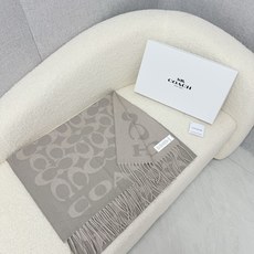 P。蔻驰。【高版】Coach经典C logo双面披肩也太好看了吧!不仅有颜值还有品质,97%羊毛+3%羊绒,手感超级软糯 P。蔻驰。【高版】Coach经典C logo双面披肩也太好看了吧!不仅有颜值还有品质,97%羊毛+3%羊绒,手感超级软糯