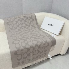 P。蔻驰。【高版】Coach经典C logo双面披肩也太好看了吧!不仅有颜值还有品质,97%羊毛+3%羊绒,手感超级软糯 P。蔻驰。【高版】Coach经典C logo双面披肩也太好看了吧!不仅有颜值还有品质,97%羊毛+3%羊绒,手感超级软糯