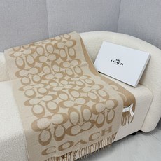 P。蔻驰。【高版】Coach经典C logo双面披肩也太好看了吧!不仅有颜值还有品质,97%羊毛+3%羊绒,手感超级软糯 P。蔻驰。【高版】Coach经典C logo双面披肩也太好看了吧!不仅有颜值还有品质,97%羊毛+3%羊绒,手感超级软糯