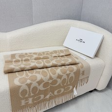 P。蔻驰。【高版】Coach经典C logo双面披肩也太好看了吧!不仅有颜值还有品质,97%羊毛+3%羊绒,手感超级软糯 P。蔻驰。【高版】Coach经典C logo双面披肩也太好看了吧!不仅有颜值还有品质,97%羊毛+3%羊绒,手感超级软糯