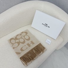 P。蔻驰。【高版】Coach经典C logo双面披肩也太好看了吧!不仅有颜值还有品质,97%羊毛+3%羊绒,手感超级软糯 P。蔻驰。【高版】Coach经典C logo双面披肩也太好看了吧!不仅有颜值还有品质,97%羊毛+3%羊绒,手感超级软糯