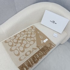 P。蔻驰。【高版】Coach经典C logo双面披肩也太好看了吧!不仅有颜值还有品质,97%羊毛+3%羊绒,手感超级软糯 P。蔻驰。【高版】Coach经典C logo双面披肩也太好看了吧!不仅有颜值还有品质,97%羊毛+3%羊绒,手感超级软糯