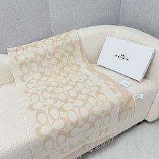 P。蔻驰。【高版】Coach经典C logo双面披肩也太好看了吧!不仅有颜值还有品质,97%羊毛+3%羊绒,手感超级软糯 P。蔻驰。【高版】Coach经典C logo双面披肩也太好看了吧!不仅有颜值还有品质,97%羊毛+3%羊绒,手感超级软糯