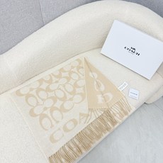 P。蔻驰。【高版】Coach经典C logo双面披肩也太好看了吧!不仅有颜值还有品质,97%羊毛+3%羊绒,手感超级软糯 P。蔻驰。【高版】Coach经典C logo双面披肩也太好看了吧!不仅有颜值还有品质,97%羊毛+3%羊绒,手感超级软糯