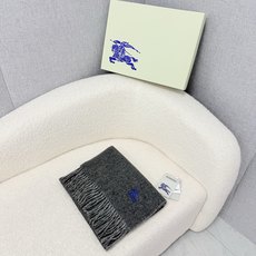 P。B家。 【新款刺绣双面曲线羊绒围巾】怒赞自留,难得的高端款!家属福利!L非常正的男士围巾~面料大爱,非常柔软细腻舒服 P。B家。 【新款刺绣双面曲线羊绒围巾】怒赞自留,难得的高端款!家属福利!L非常正的男士围巾~面料大爱,非常柔软细腻舒服