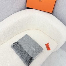 P。H家。【双面男士羊绒围巾】3个色!感觉有了它真心不会再爱了.QC手里扣下的.真正专柜正品.全部今年最新logo最新防 P。H家。【双面男士羊绒围巾】3个色!感觉有了它真心不会再爱了.QC手里扣下的.真正专柜正品.全部今年最新logo最新防