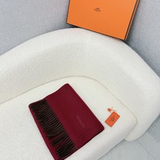 P。H家。【双面男士羊绒围巾】3个色!感觉有了它真心不会再爱了.QC手里扣下的.真正专柜正品.全部今年最新logo最新防 P。H家。【双面男士羊绒围巾】3个色!感觉有了它真心不会再爱了.QC手里扣下的.真正专柜正品.全部今年最新logo最新防