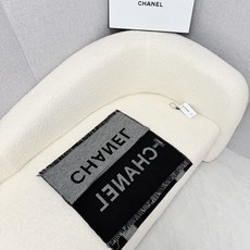 P。C家。香奶奶尾单新款26B千鸟格拼色羊绒围巾,直接出欧洲的,正儿八经的正品订单…和大货一起出来,不用多流弊的文字,它 P。C家。香奶奶尾单新款26B千鸟格拼色羊绒围巾,直接出欧洲的,正儿八经的正品订单…和大货一起出来,不用多流弊的文字,它