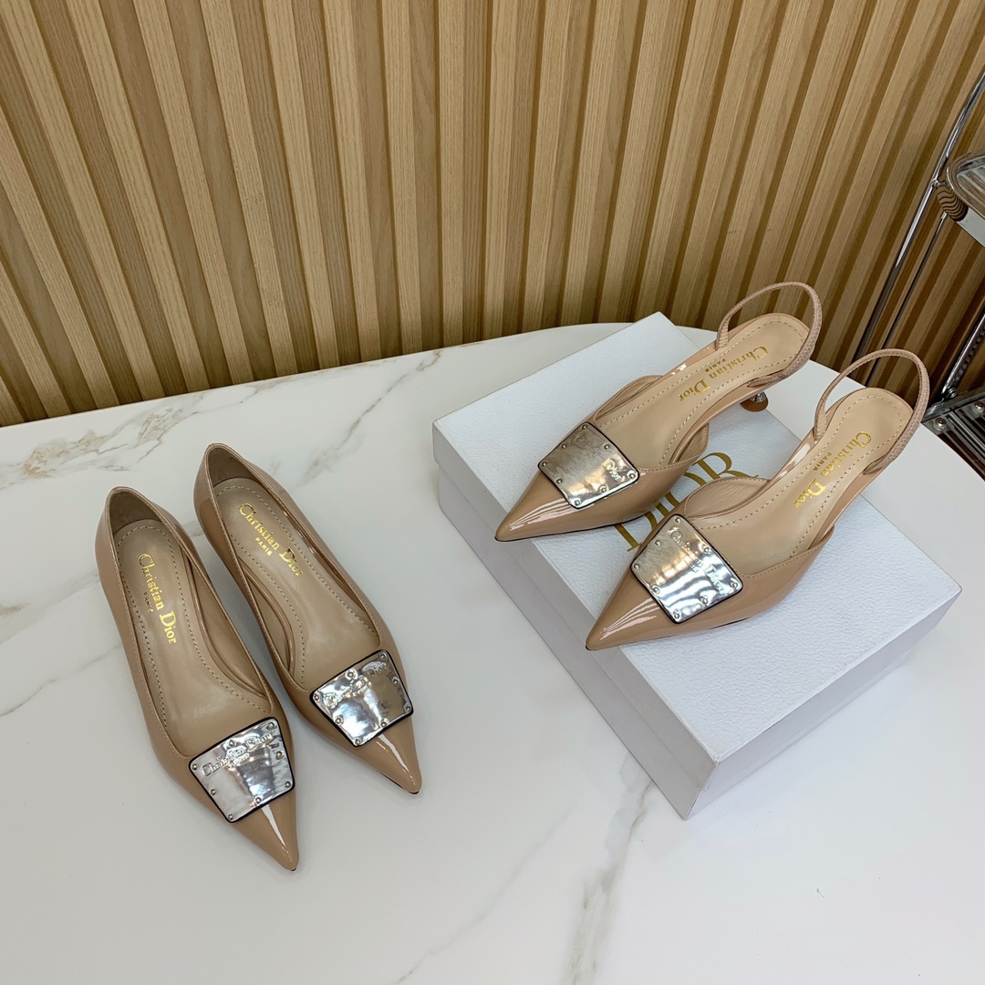 NO:261521,D*or pointed-toe single shoes. Simple yet sweet. Upper patent leather, sheepskin inner lining and footrest. Genuine leather sole, heel height 6.5cm. Size 35-39 (34, 40, 41, 42 custom made without return) batch of sandals. single shoes., high heels, sandals, high heels, sheepskin, Leather soles19860909D*or尖头单鞋.简约又不失甜美.鞋面漆皮,羊皮内里及垫脚.真皮大底,跟高6.5cm. 码数35-39（34、40、41、42定做不退换） 批凉鞋.单鞋.,高跟鞋,sandals,high heels,sheepskin,Leather soles,Women's Shoes